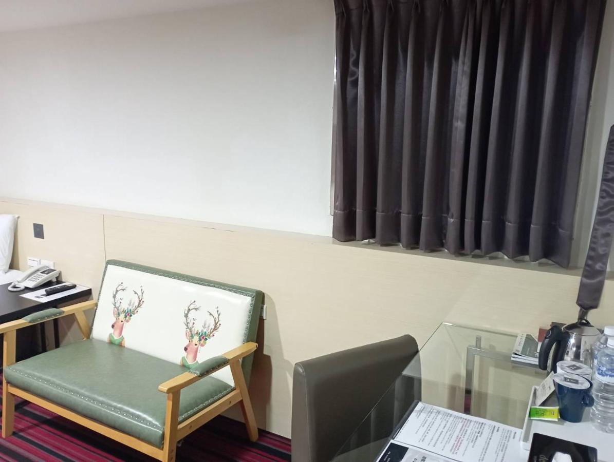 De Reve Express Hotel Chiayi City Exterior photo