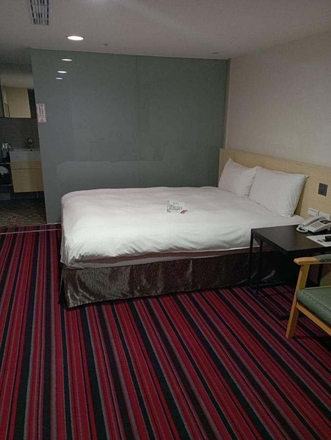 De Reve Express Hotel Chiayi City Exterior photo