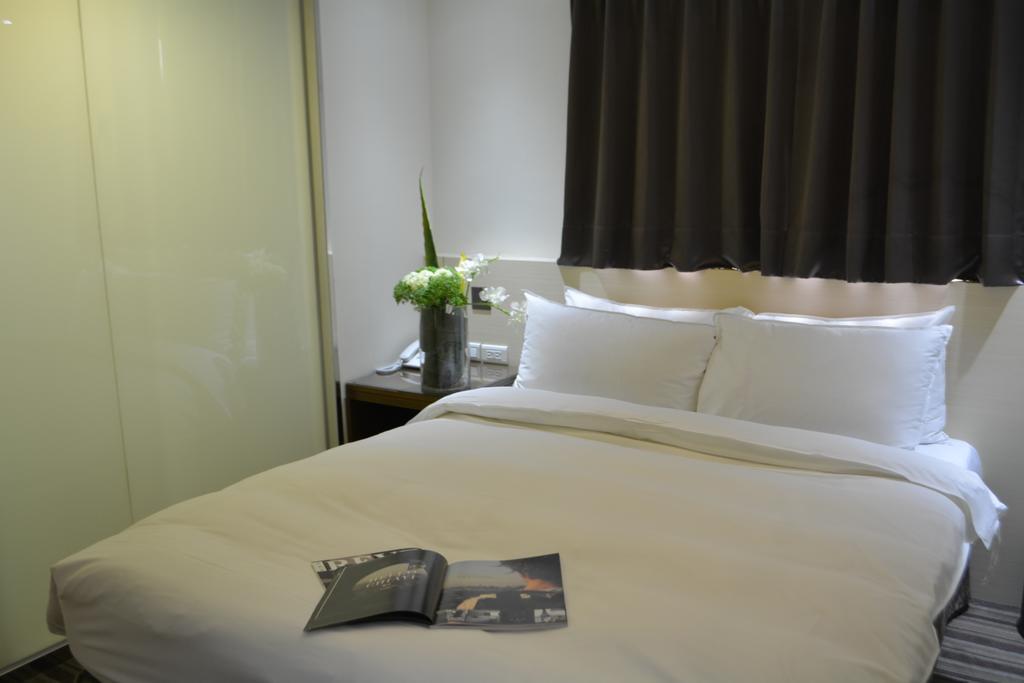 De Reve Express Hotel Chiayi City Exterior photo